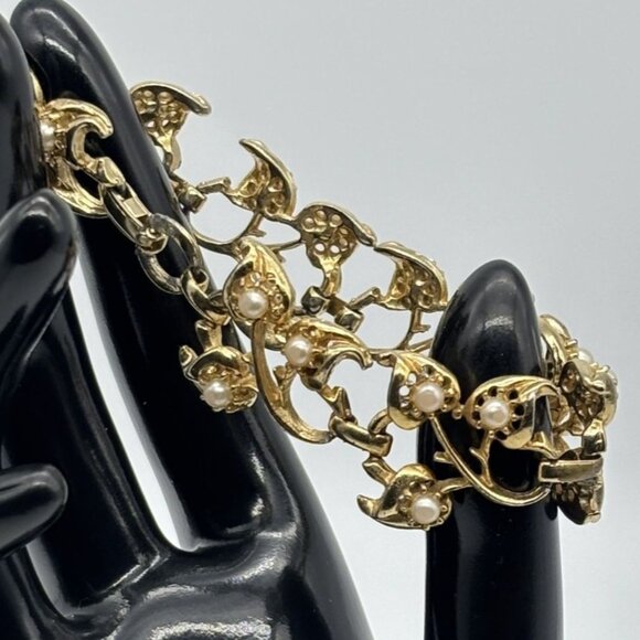 Vintage Bracelet Gold Tone Figural Vines and Leaves Faux Pearls Centers Unsigned - Picture 13 of 13